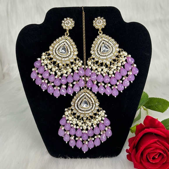 Gold and Lavender Long Kundan Earrings And Tikka Set - Picture 4 of 8